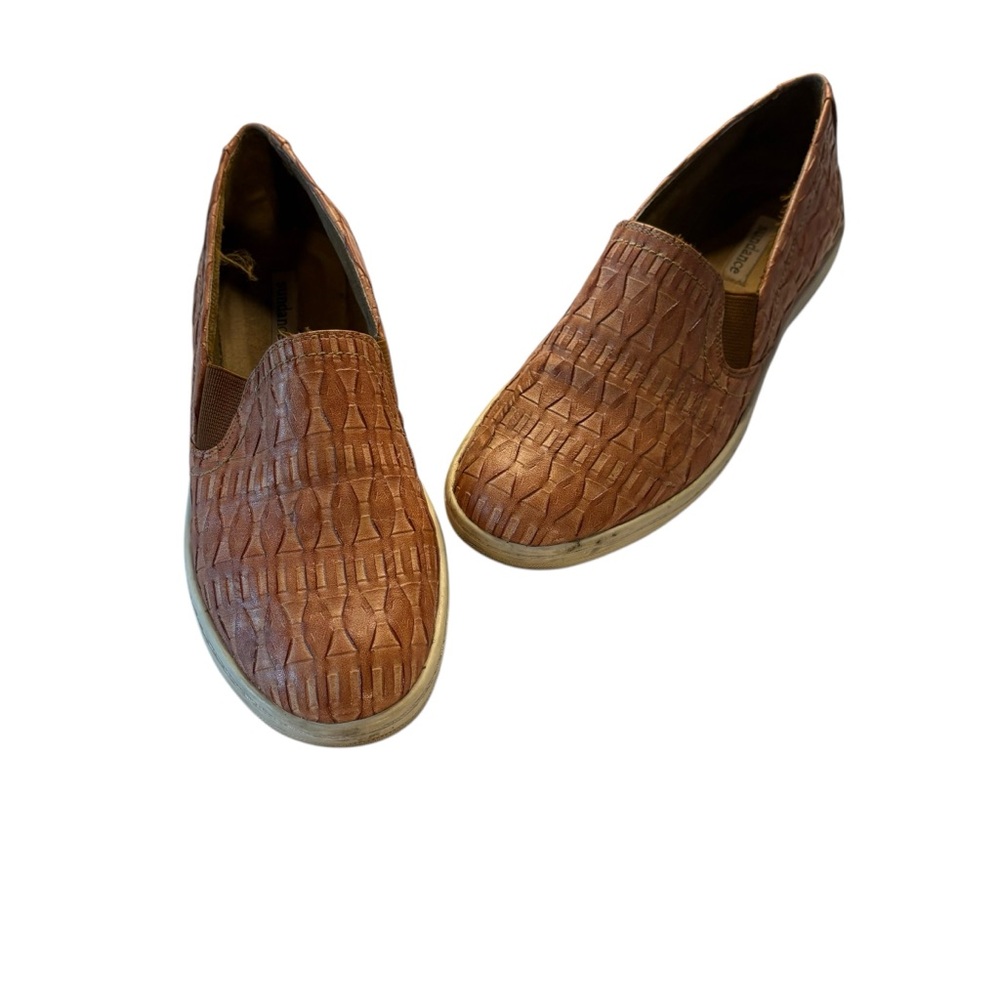 Sundance Tooled Vegan Leather Earth Elements Slip on Loafers Womans EU37 US 6.5